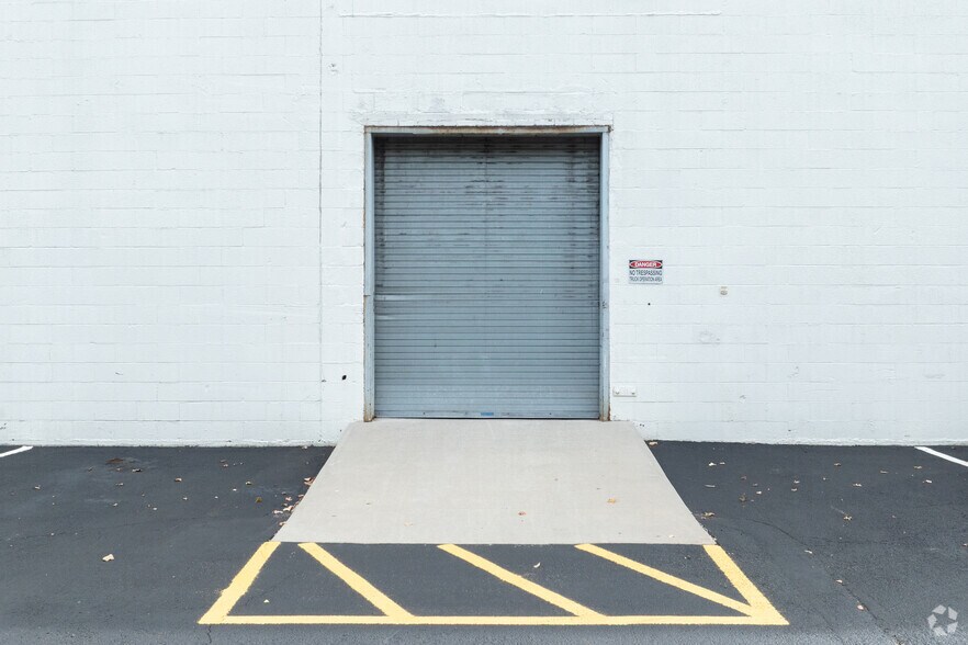 More Photos Of 95 Mayhill St, Saddle Brook Distribution For Lease