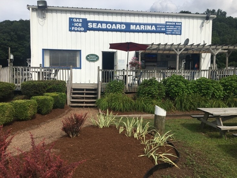 More Photos Of 684 Tryon St, South Glastonbury Marina For Sale