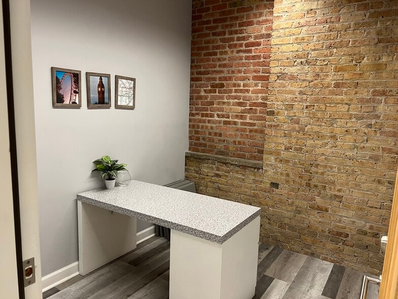 More Photos Of 824 W Superior St, Chicago Office Residential For Sale