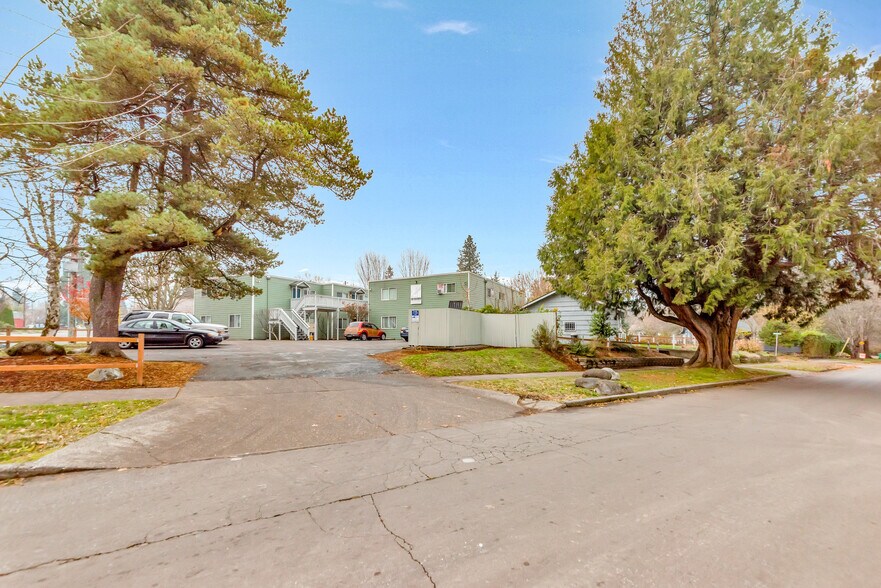 More Photos Of 8415 N Fessenden St, Portland Apartments For Sale