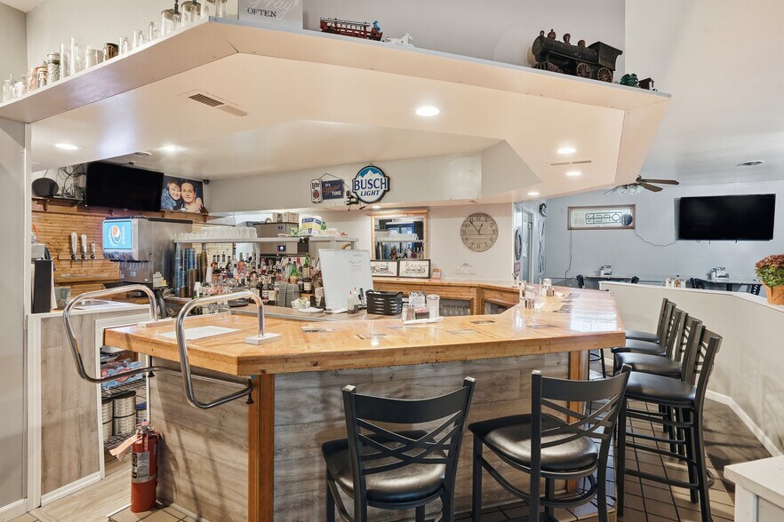 More Photos Of 4020 E Old US 30, Hamlet Restaurant For Sale