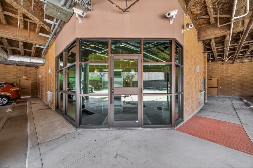 More Photos Of 4817 Main St, Houston Office For Lease