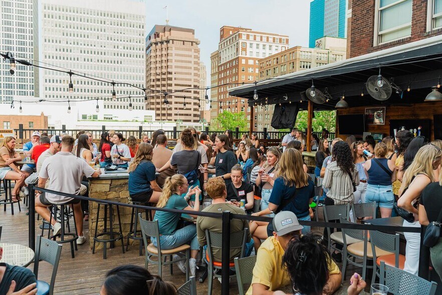 More Photos Of 928 W Wyandotte St, Kansas City Restaurant For Sale