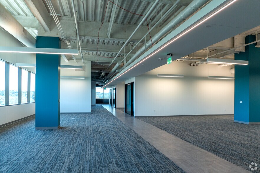 More Photos Of 4930 Directors Pl, San Diego Unknown For Lease