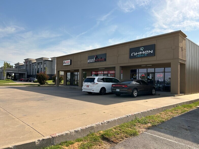 More Photos Of 200 SE Washington Blvd, Bartlesville Storefront Retail Office For Lease