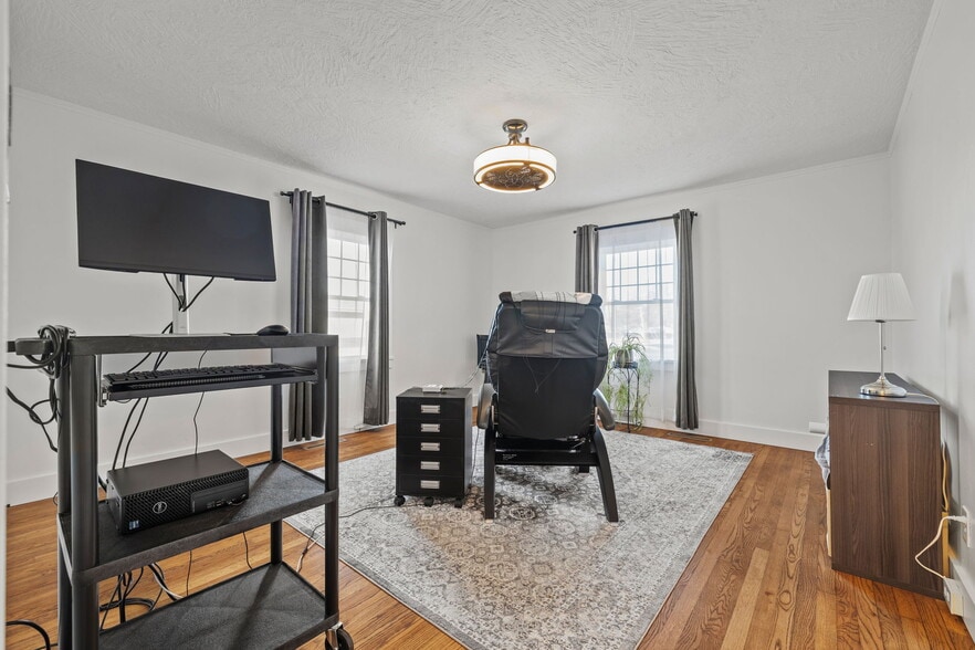 More Photos Of 2039 S Brentwood Blvd, Springfield Office For Sale