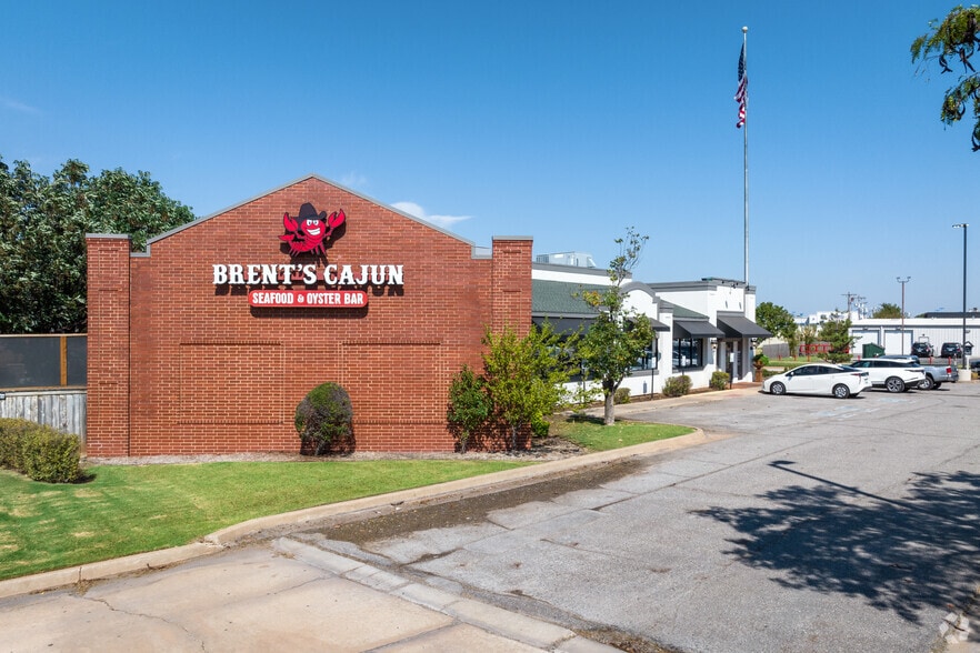 More Photos Of 3209 S Broadway, Edmond Unknown For Lease