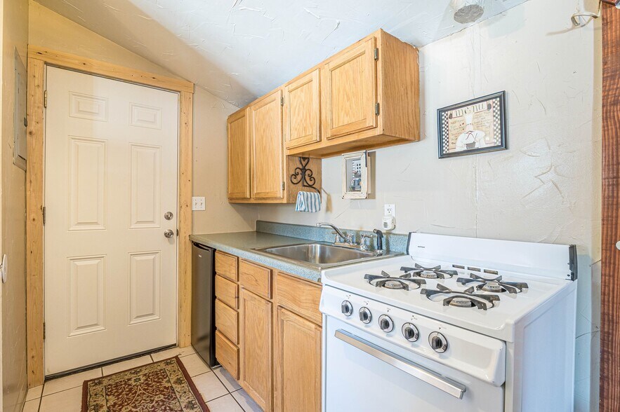 More Photos Of 21221 Baron Lake Dr, Cedaredge Hotel For Sale