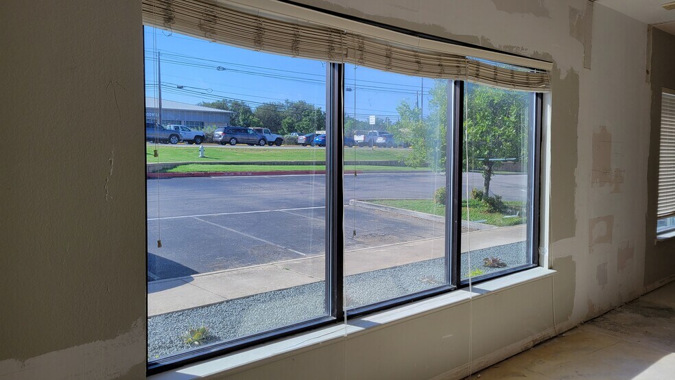 More Photos Of 1700 Ranch Road 620 S, Lakeway Storefront Retail Office For Sale