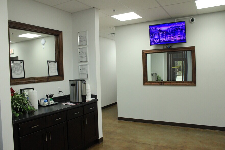 More Photos Of 9140 Canal Rd, Gulfport Light Distribution For Sale