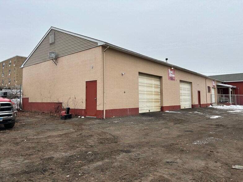 More Photos Of 30 South St, West Hartford Freestanding For Sale