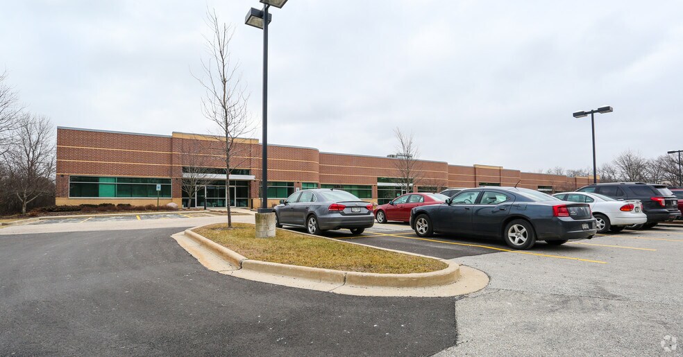 More Photos Of 13100 W Lisbon Rd, Brookfield Showroom For Lease
