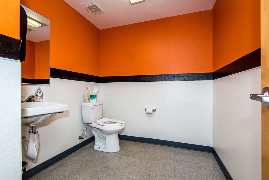 More Photos Of 2106 Highway 95, Bullhead City Auto Dealership For Sale