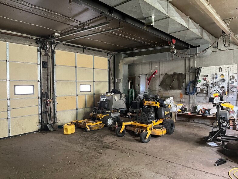 More Photos Of 9 Lambert Ave, Cumberland Industrial For Sale