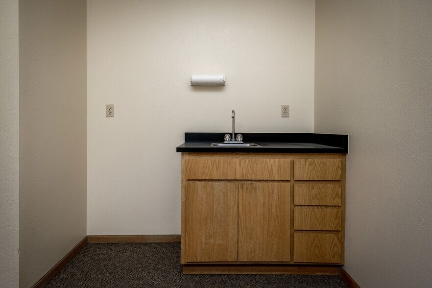 More Photos Of 350 Crown Point Cir, Grass Valley Office For Lease