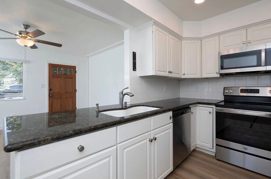 More Photos Of 2104-2110 Bacon St, San Diego Apartments For Sale