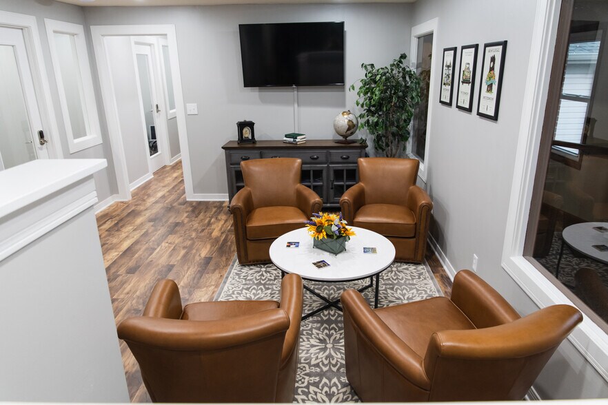 More Photos Of 45 N Chillicothe Rd, Aurora Office For Lease