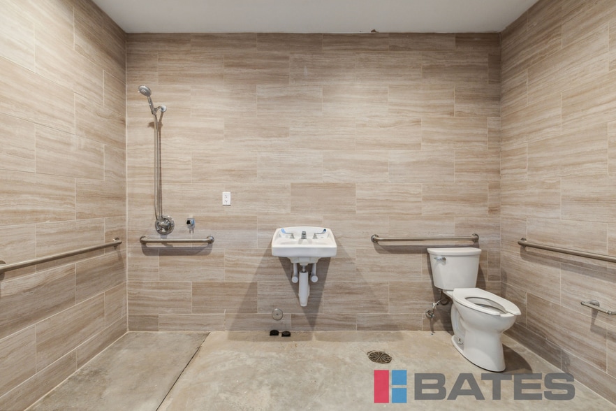 More Photos Of 4710 Carol Ln, Dallas Distribution For Lease