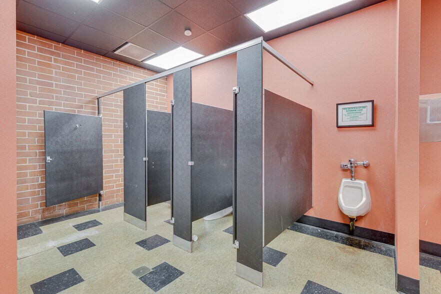 More Photos Of 211 N Pleasantburg Dr, Greenville Light Manufacturing For Sale