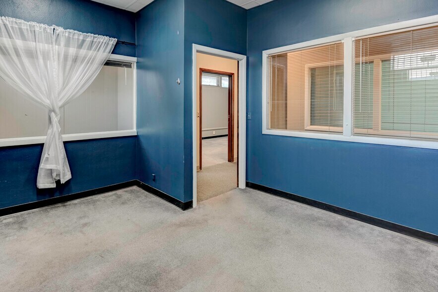 More Photos Of 4003 Pennsylvania Ave, Kansas City Office For Sale