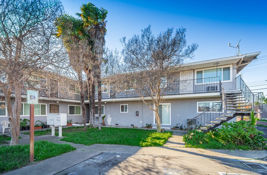 More Photos Of 1860 Ethan Way, Sacramento Apartments For Sale