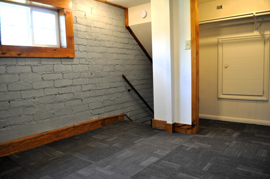 More Photos Of 910 Main Ave, Washburn Light Manufacturing For Sale