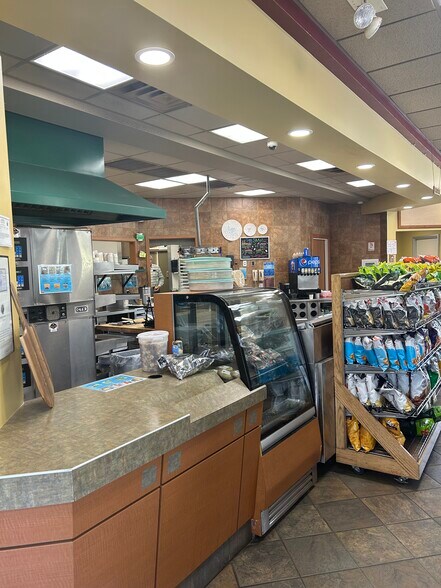 More Photos Of 5 Horton Pl, Topsham Restaurant For Lease
