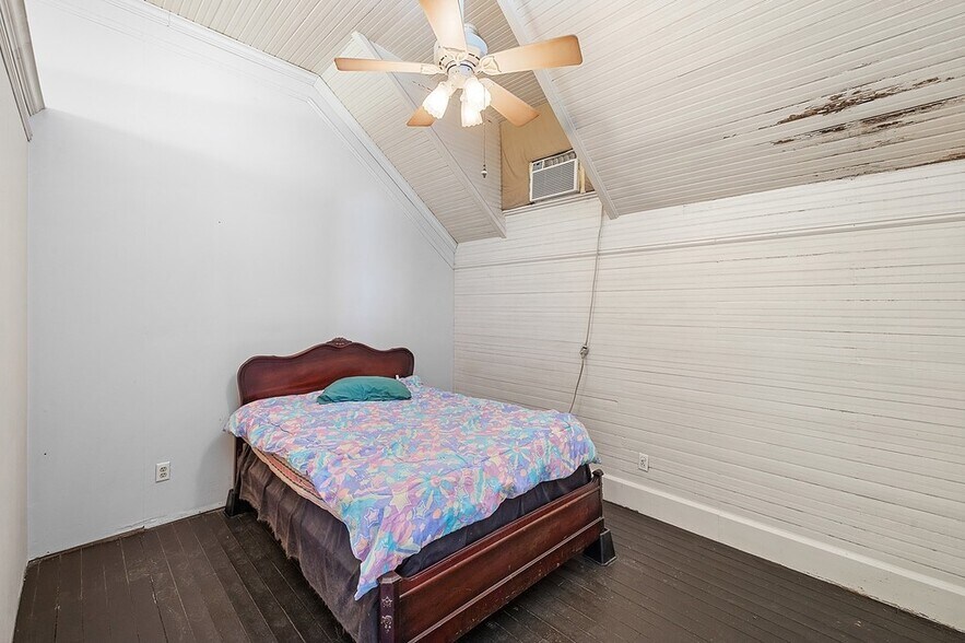 More Photos Of 107 E Main St, Eagle Lake Specialty For Sale