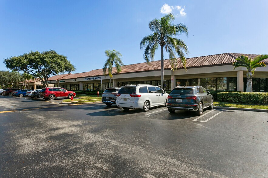 More Photos Of 901-1001 N University Dr, Coral Springs General Retail For Lease