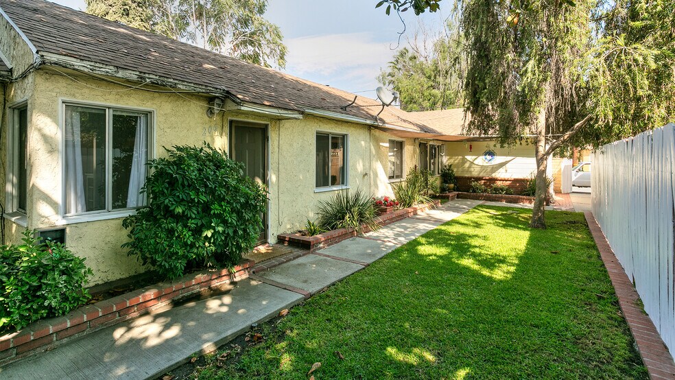 More Photos Of 202 N Florence St, Burbank Multifamily For Sale