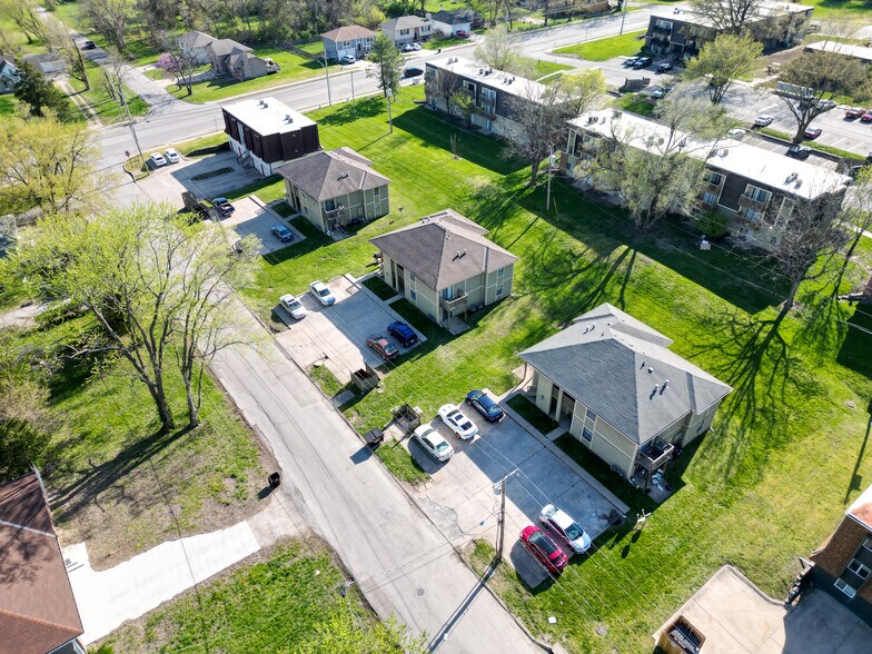 Primary Photo Of 8622-8630 Lane Ave, Raytown Apartments For Sale