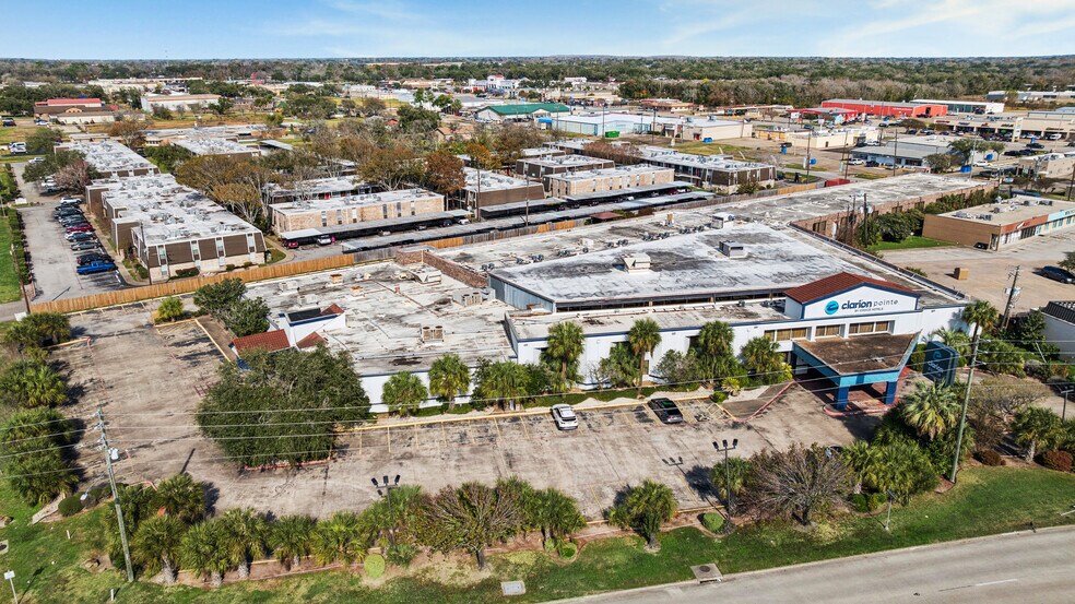 More Photos Of 925 Highway 332, Lake Jackson Hotel For Sale