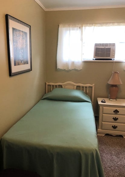 More Photos Of 814 W 37th St, Norfolk Assisted Living For Sale