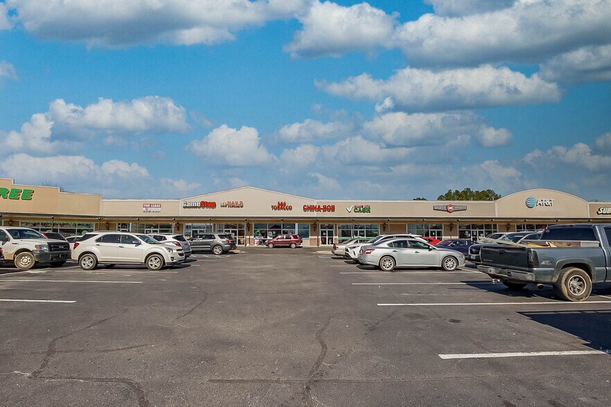 More Photos Of 5550 McFarland Blvd, Northport General Retail For Lease