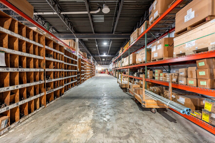 More Photos Of 380 North St, Teterboro Flex For Lease