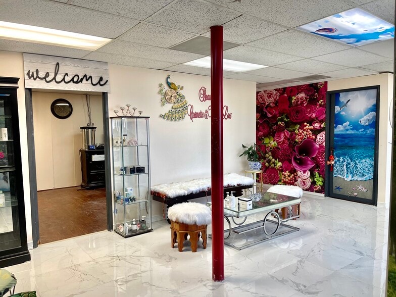 More Photos Of 8943-8951 Complex Dr, San Diego Office For Sale