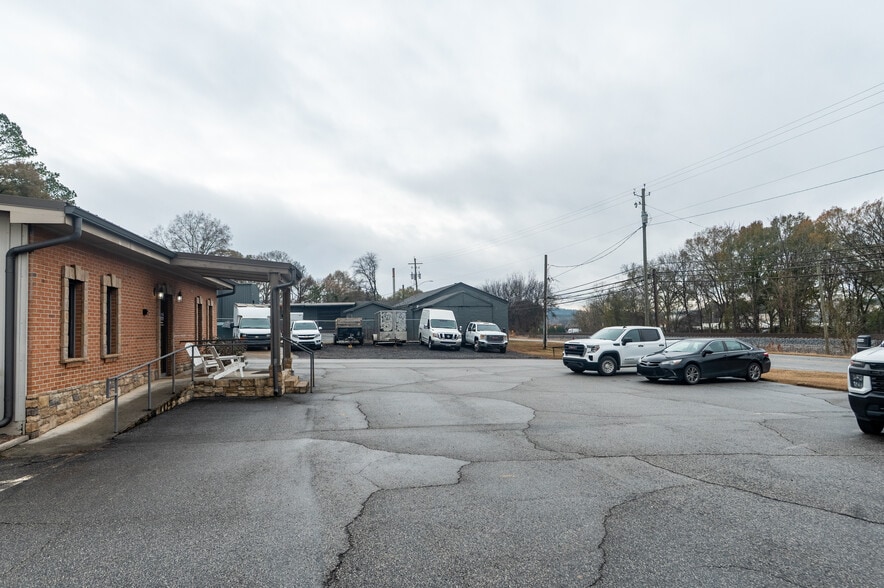 More Photos Of 606 S Tennessee St, Cartersville Flex For Lease