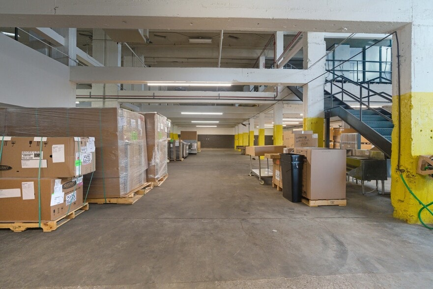 More Photos Of 235 Marginal St, Chelsea Distribution For Lease