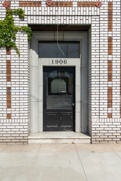 More Photos Of 1906-1912 Cimarron St, Los Angeles Apartments For Lease