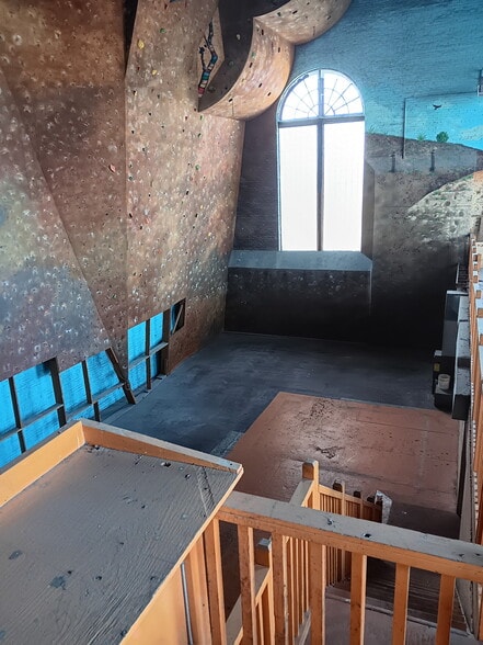 More Photos Of 34 Rapid St, Pontiac Warehouse For Sale