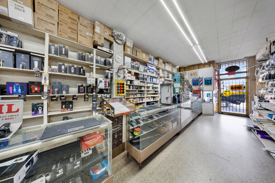 More Photos Of 1164 W Flagler St, Miami Unknown For Lease