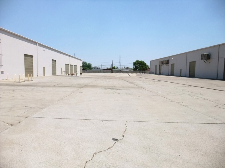 More Photos Of 3636 W Buckeye Rd, Phoenix Warehouse For Lease
