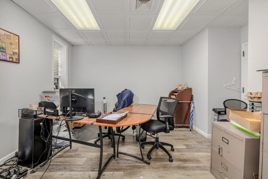 More Photos Of 1551 Kellum Pl, Mineola Office For Sale