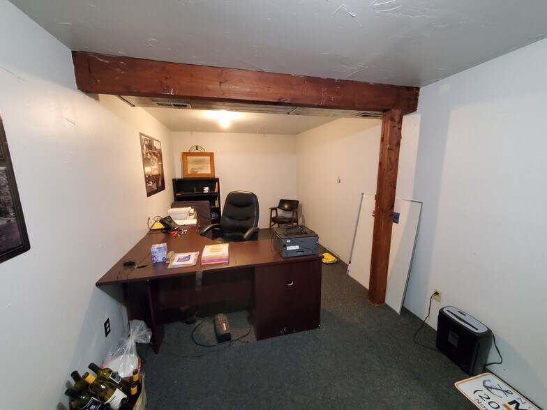 More Photos Of 4020 N Huetter Rd, Coeur d'Alene Flex For Lease