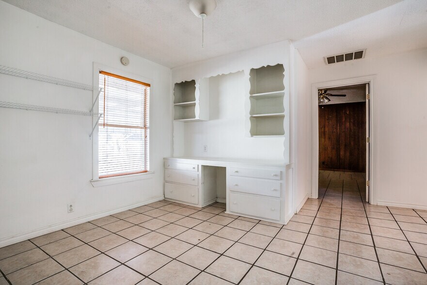 More Photos Of 14330 S Highway 281, Santo Trailer Camper Park For Sale