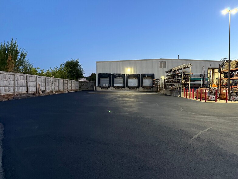 More Photos Of 1725 Weld Rd, Elgin Warehouse For Sale