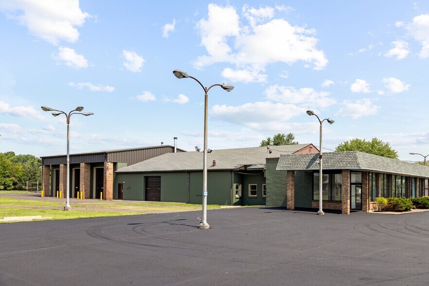 More Photos Of 8364 Easton Rd, Ottsville Auto Dealership For Sale