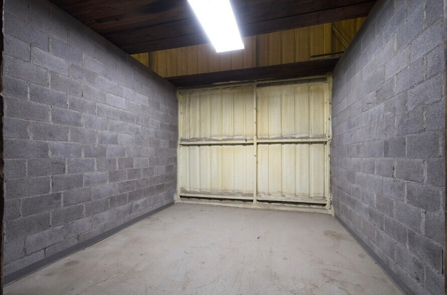 More Photos Of 300-305 S Grant Ave, Odessa Warehouse For Sale