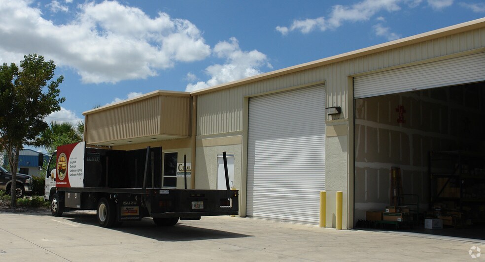 More Photos Of 5612 6th St W, Lehigh Acres Warehouse For Lease