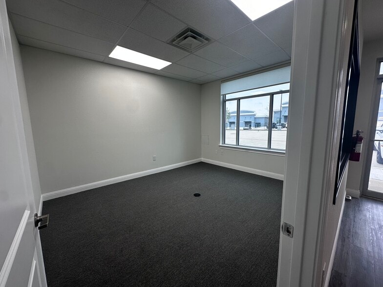 More Photos Of 945 Stockton Dr, Allen Unknown For Lease